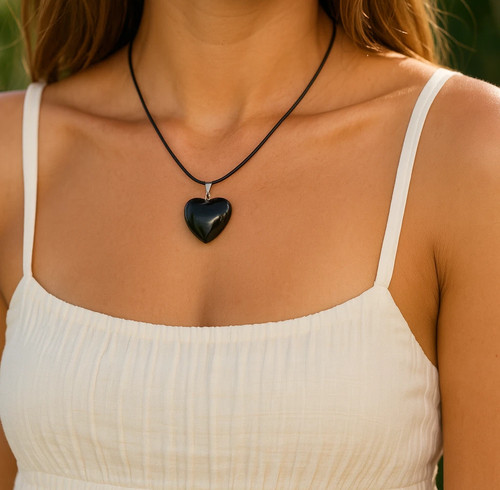 Collana nera con - , cuore