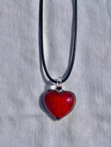 Collana con ciondolo - a, forma